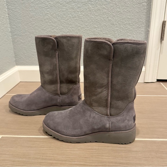 UGG W Amie Grey Boots - Picture 6 of 11